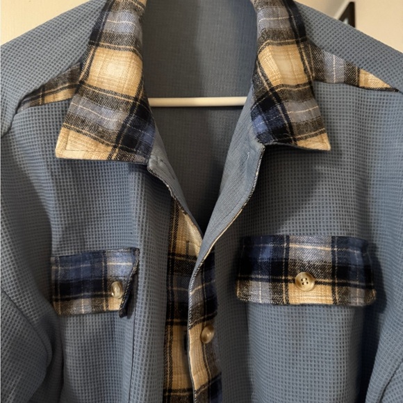 Large (could fit XL and still be big) waffle knot with flannel trim button down - Picture 2 of 4